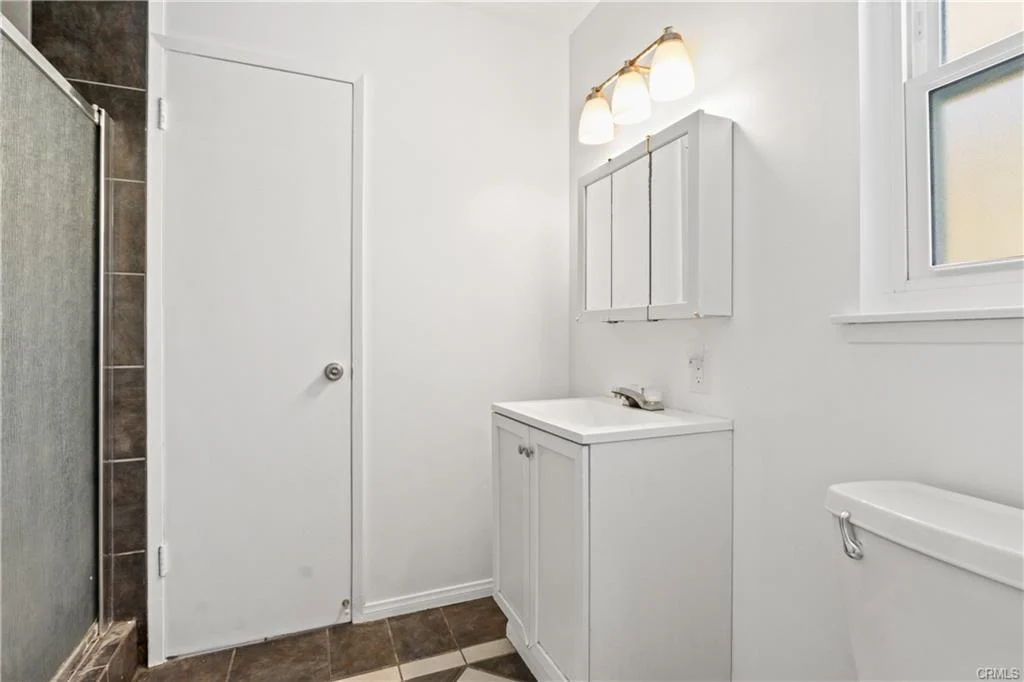 1700-Grenadier-Dr-12